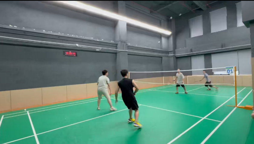 轻羽润身心 运动悦生活 趣味羽毛球休闲活动